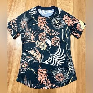 Nike Women’s 2021-22 Club America Prematch Jersey Soccer Futbol